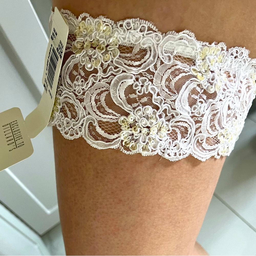 NWT Cabernet/ Stretchy white lace garter belt/ Wedding/Sequins and pearls